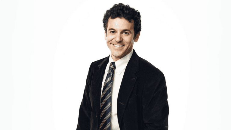 นาฬิกาที่ Fred Savage ไม่ได้สวมใส่นั้น เป็นของขวัญจาก Michael Jordan