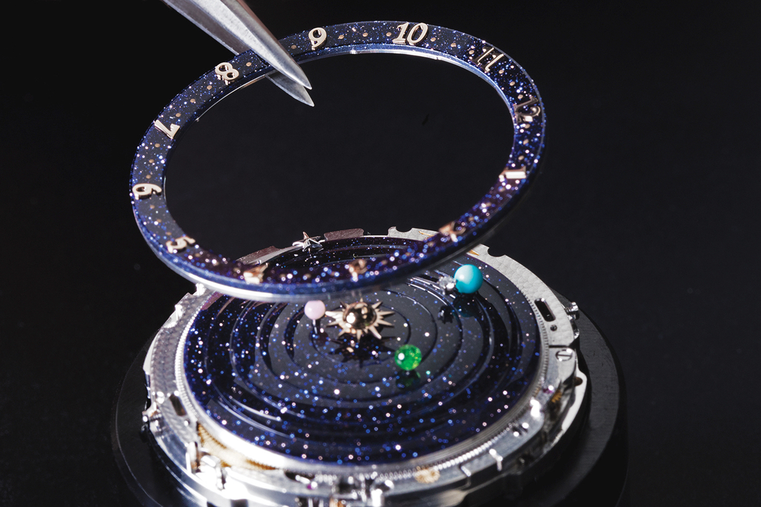 Van Cleef & Arpels: Precious Jewels Telling Time