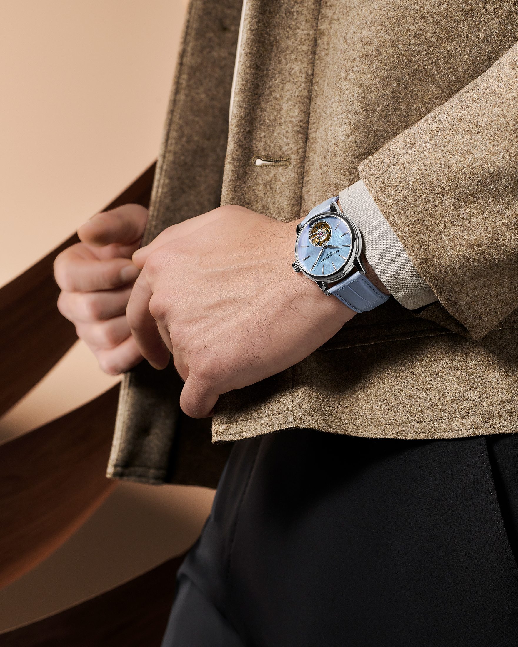Frederique Constant หน้าปัดเปลือกหอยมุก