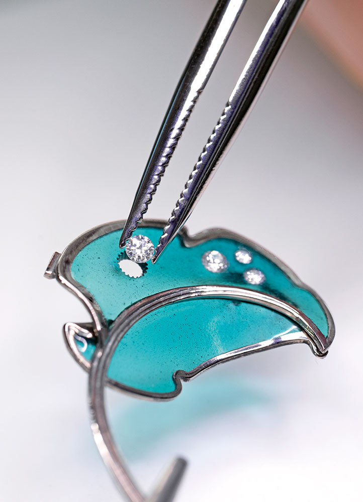 Van Cleef & Arpels: Precious Jewels Telling Time