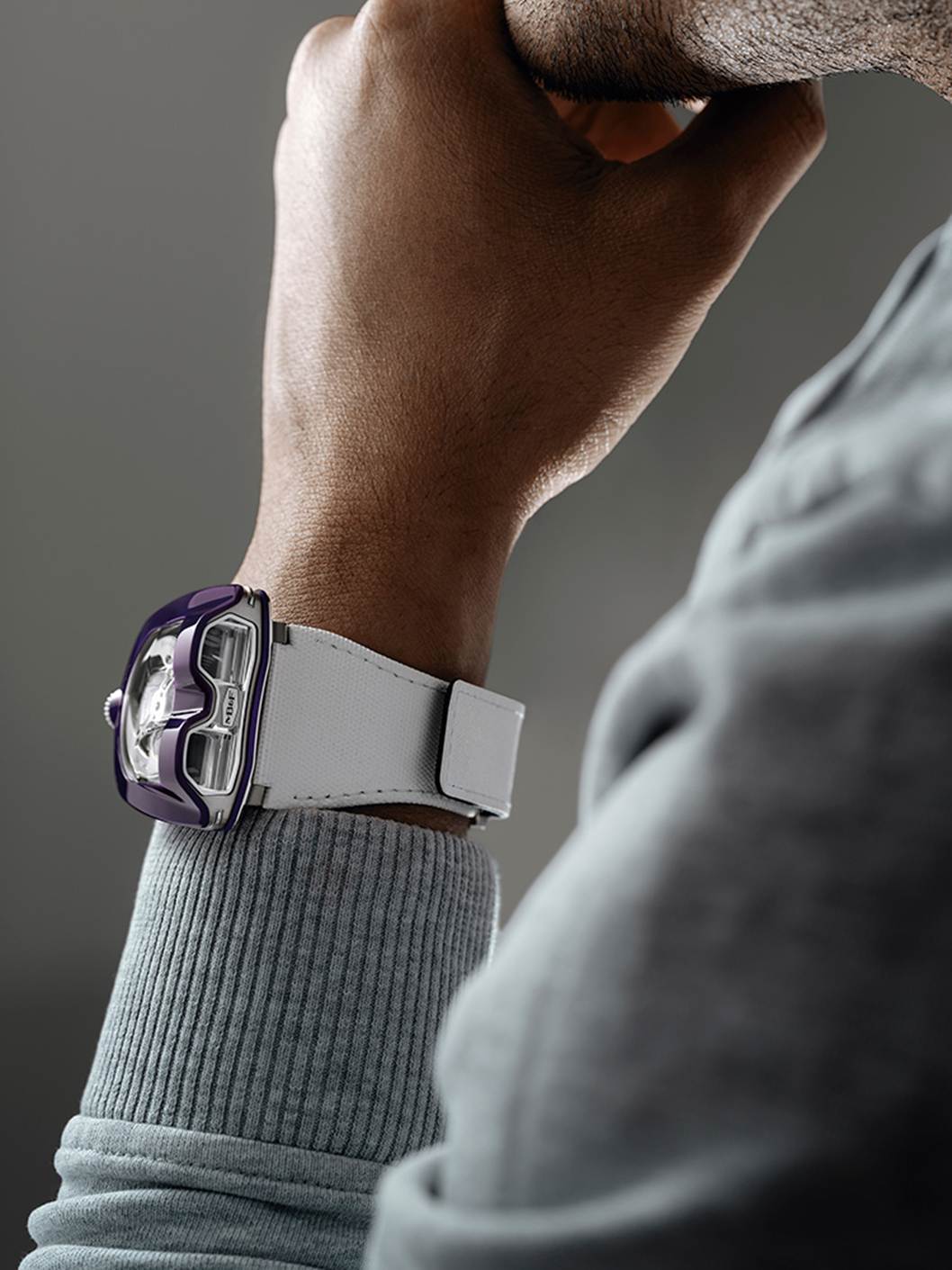 MB&F HM8 Mark 2 Purple: เมื่อซูเปอร์คาร์โลดแล่นบนข้อมือ