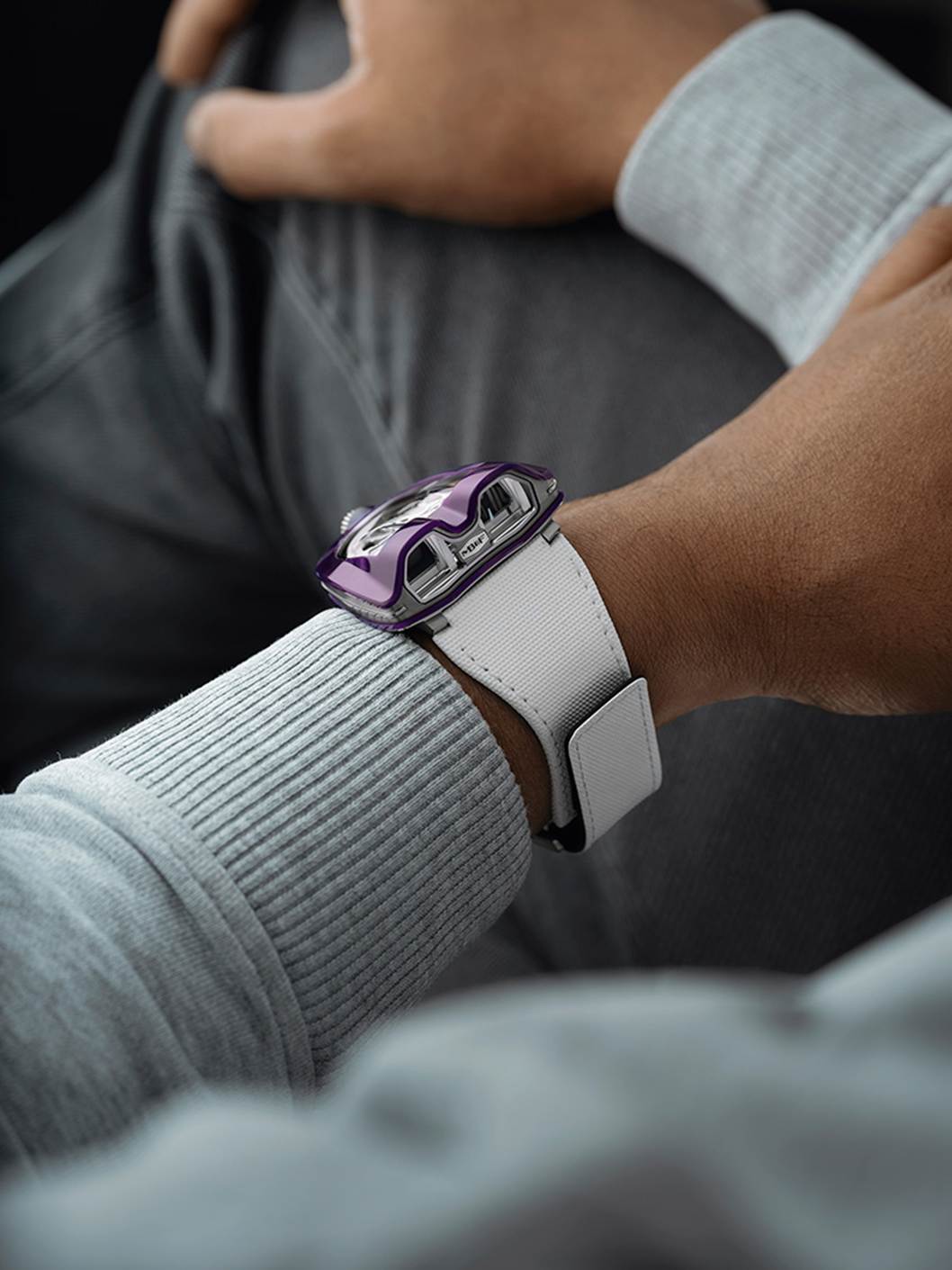 MB&F HM8 Mark 2 Purple: เมื่อซูเปอร์คาร์โลดแล่นบนข้อมือ