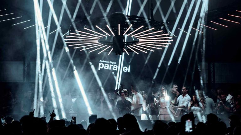 Audemars Piguet Parallel เมื่อเสียงดนตรีดังสนั่นในโรงไฟฟ้าเก่า (และทำไมมันถึงไม่เหมือนคอนเสิร์ตไหนๆ ที่เคยไป)