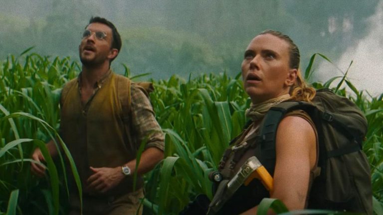 Wrist Check: ส่องลุค Jonathan Bailey กับ OMEGA Railmaster เมื่อความสง่างามแห่งเวลาโคจรพบไดโนเสาร์ใน Jurassic World Rebirth