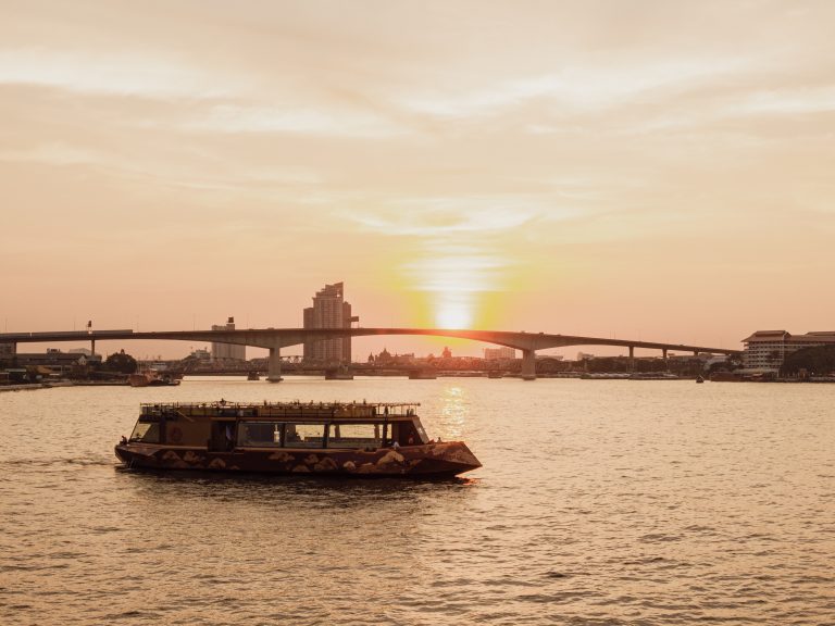 ดื่มด่ำช่วงเวลาอันน่าจดจําเหนือสายน้ำแห่งประวัติศาสตร์ไปกับ Okura Cruise
