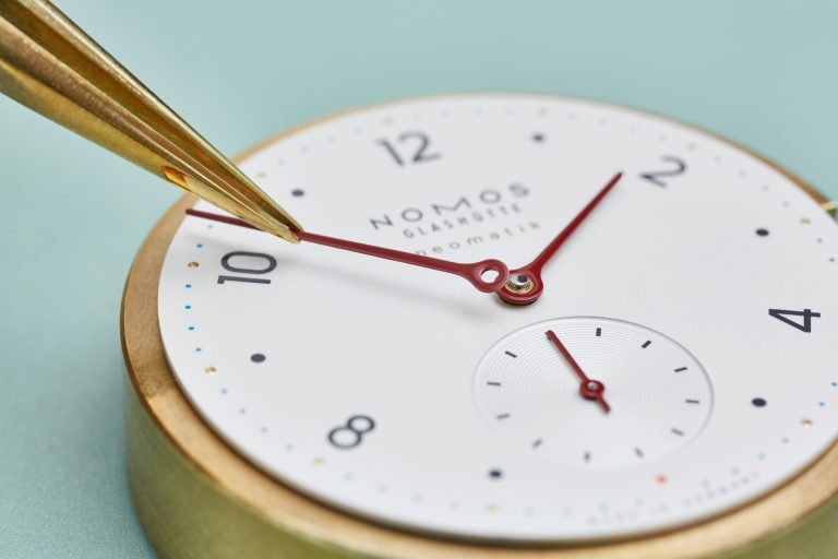 ทำความรู้จัก NOMOS Glashütte นาฬิกาดีไซน์มินิมัลจากเยอรมนี เรียบง่าย แต่เชื่อถือได้ในความเที่ยงตรง