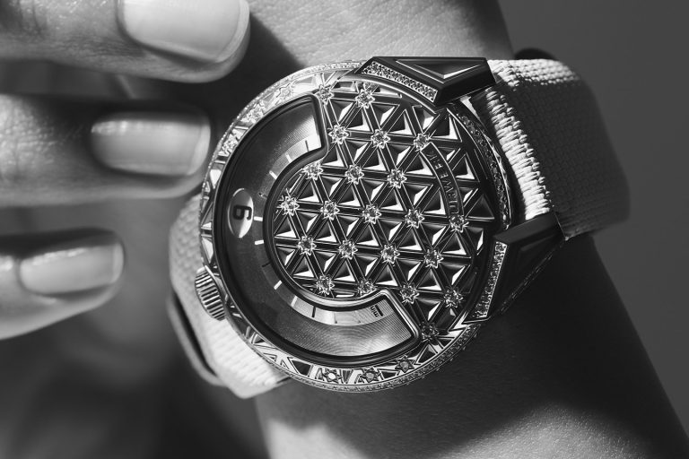 UR-101 Diamond Sky หลายคนอาจยังไม่เคยรู้ ว่านี่คือหนึ่งในผลงานที่เคยถูกแช่แข็งในเวิร์คช็อปมาก่อน
