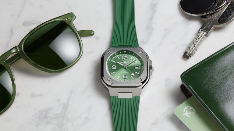 พาชมนาฬิกาสไตล์สปอร์ตสำหรับสายนักเดินทางกับ Bell & Ross BR 05 GMT Green Steel