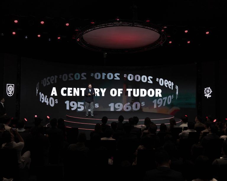 Cole Pennington พาสำรวจการเดินทางหนึ่งศตวรรษแห่งจิตวิญญาณ Born to Dare ของ Tudor บนเวทีเสวนา A Century of Tudor ภายในงาน Bangkok Watch Week 2026
