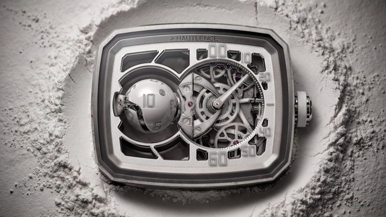 The Sphere Series 5 ผลงานรุ่นล่าสุดจาก Hautlence ที่นำเสนอลูกบอลแกะสลักสีขาวหมุนวนบนแกนสามแกนเพื่อบอกเวลาแบบ Jump Hour